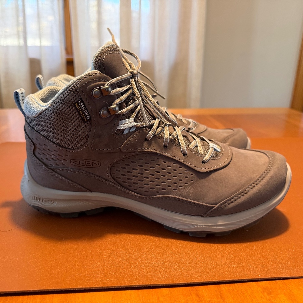KEEN Leather Terradora Explorer Mid Waterproof Hiking Boots (Women's Size 9)
